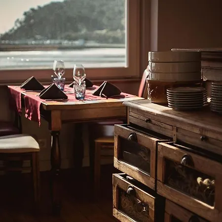 & Restaurant De La Hotel 2*