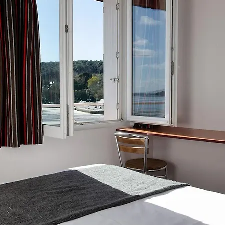Hotel & Restaurant De La 2*